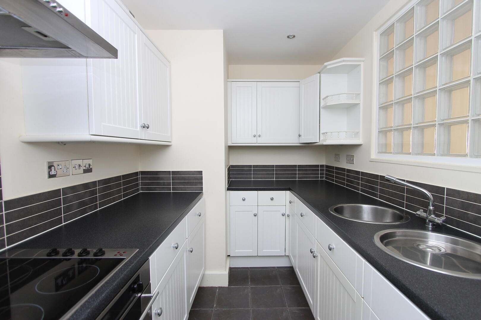 2 bed property in Swan Close, BLAKEDOWN